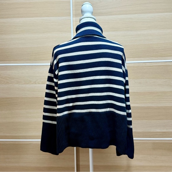 GAP 24/7 Split Hem Turtleneck Sweater - Picture 7 of 13